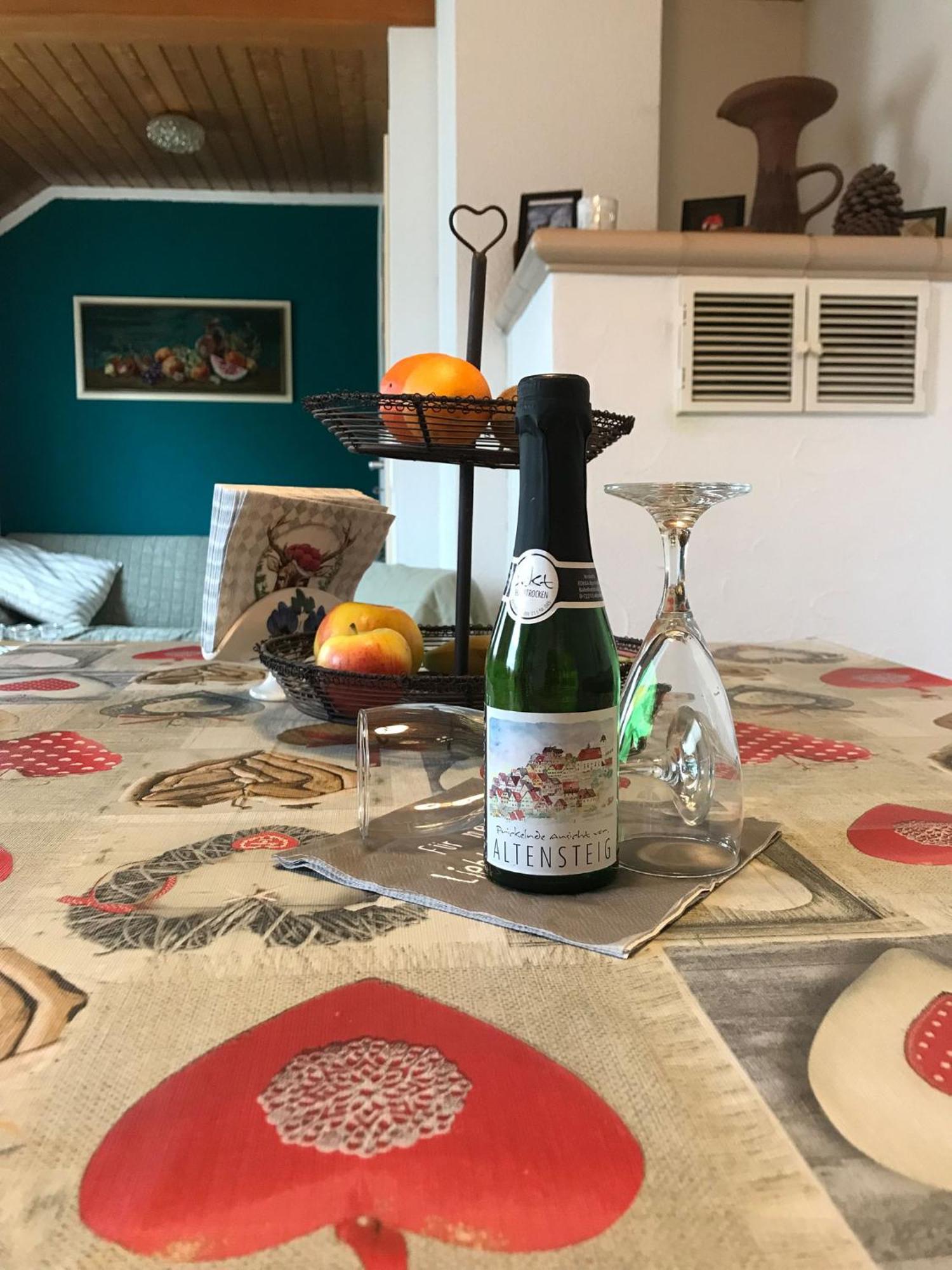 Retro Ferienwohnung Mit Schlossblick Im Nordschwarzwald التينستيغ المظهر الخارجي الصورة